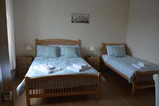 Отели типа «постель и завтрак» Copper Coast B&B Bunmahon Трехместный номер-1